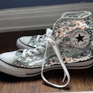 Converse Sneakers Chuck Taylor All Star White & Silver
Sequins Lace Up High top